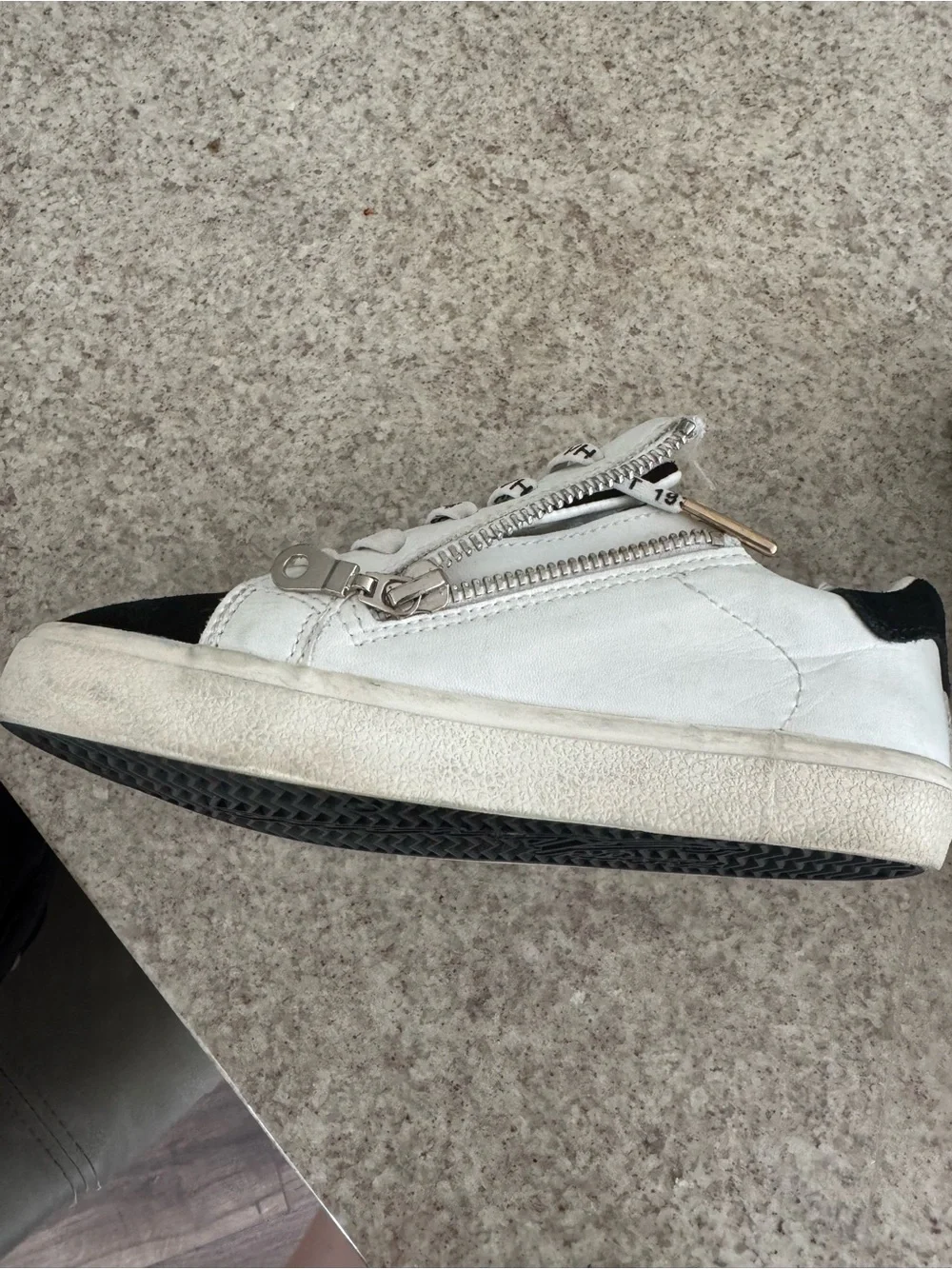 Vintage Havana Kids Sneakers in Black and White